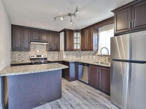 13 Bardwell Cres, Toronto, ON - Indoor Photo Showing Kitchen With Double Sink With Upgraded Kitchen