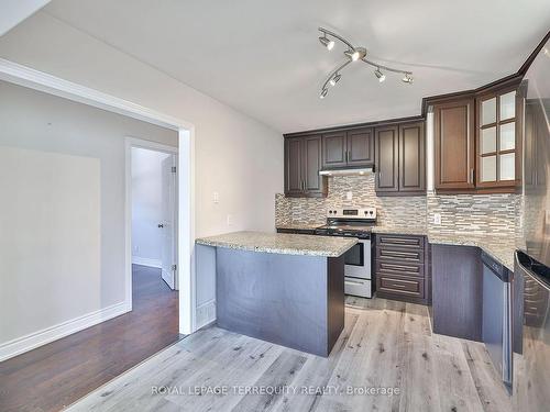 13 Bardwell Cres, Toronto, ON - Indoor Photo Showing Kitchen With Upgraded Kitchen