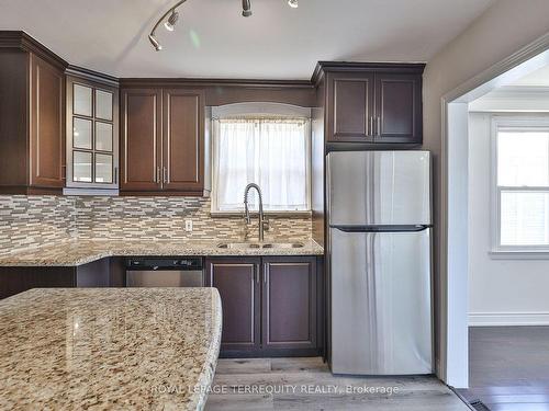 13 Bardwell Cres, Toronto, ON - Indoor Photo Showing Kitchen With Double Sink With Upgraded Kitchen