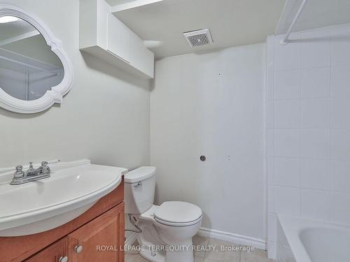 13 Bardwell Cres, Toronto, ON - Indoor Photo Showing Bathroom