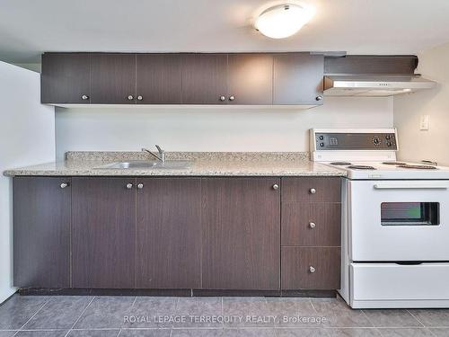 13 Bardwell Cres, Toronto, ON - Indoor Photo Showing Kitchen