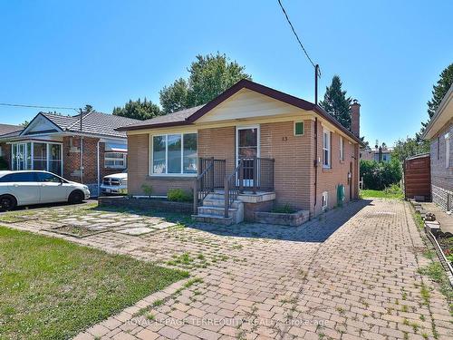 13 Bardwell Cres, Toronto, ON - Outdoor