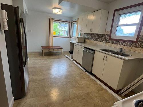 Main-154 Weber St N, Waterloo, ON - Indoor Photo Showing Kitchen With Double Sink