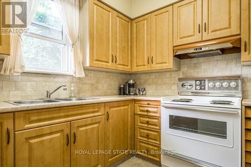 178 St Clair Boulevard, Hamilton (St. Clair), ON - Indoor Photo Showing Kitchen With Double Sink