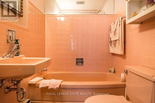 178 St Clair Boulevard, Hamilton (St. Clair), ON - Indoor Photo Showing Bathroom