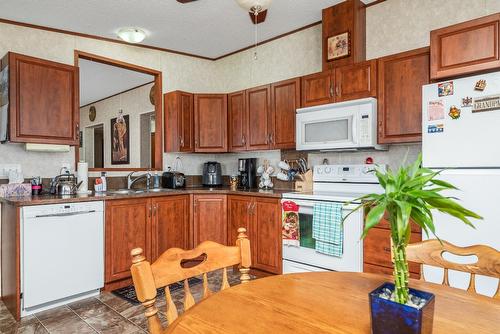 77-12560 Westside Road, Vernon, BC - Indoor Photo Showing Kitchen