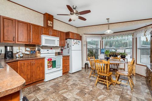 77-12560 Westside Road, Vernon, BC - Indoor Photo Showing Kitchen