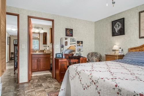 77-12560 Westside Road, Vernon, BC - Indoor Photo Showing Bedroom