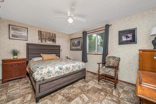 77-12560 Westside Road, Vernon, BC - Indoor Photo Showing Bedroom