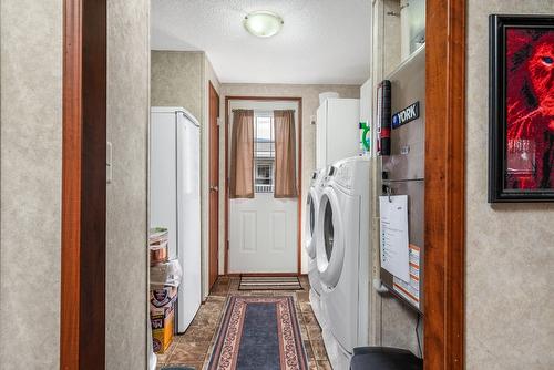 77-12560 Westside Road, Vernon, BC - Indoor Photo Showing Laundry Room