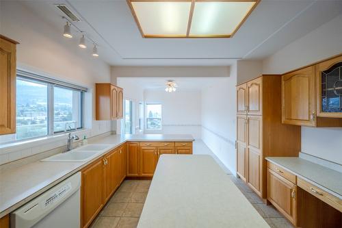 804-2245 Atkinson Street, Penticton, BC - Indoor Photo Showing Kitchen With Double Sink