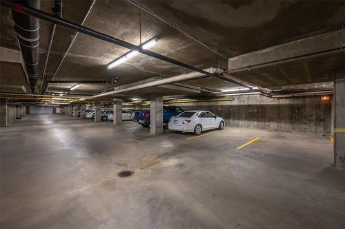 804-2245 Atkinson Street, Penticton, BC - Indoor Photo Showing Garage