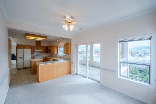 804-2245 Atkinson Street, Penticton, BC - Indoor Photo Showing Kitchen