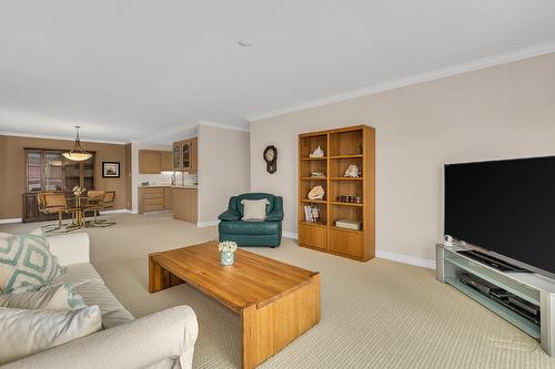 100-2477 Ingram Road, West Kelowna, BC - Indoor Photo Showing Living Room