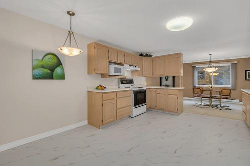 100-2477 Ingram Road, West Kelowna, BC - Indoor Photo Showing Kitchen