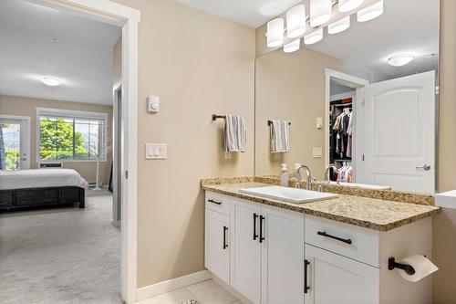 106-3735 Casorso Road, Kelowna, BC - Indoor Photo Showing Bathroom