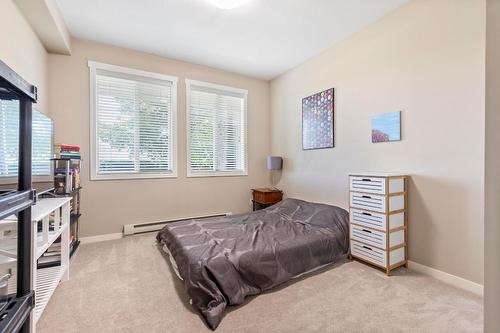 106-3735 Casorso Road, Kelowna, BC - Indoor Photo Showing Bedroom