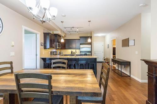 106-3735 Casorso Road, Kelowna, BC - Indoor Photo Showing Dining Room