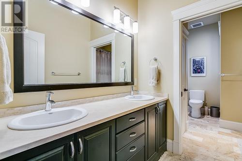 734 Kuipers Crescent, Kelowna, BC - Indoor Photo Showing Bathroom