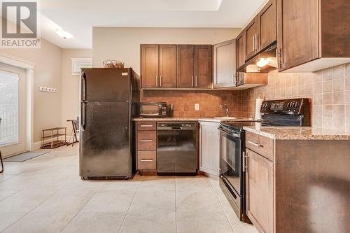 734 Kuipers Crescent, Kelowna, BC - Indoor Photo Showing Kitchen