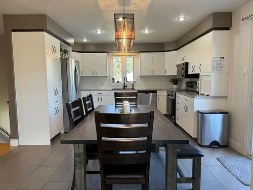 Dining room - 14 Allée Dominic, Les Îles-De-La-Madeleine, QC - Indoor Photo Showing Kitchen