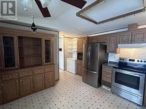 16 5701 Airport Drive, Fort Nelson, BC - Indoor Photo Showing Kitchen