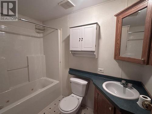 16 5701 Airport Drive, Fort Nelson, BC - Indoor Photo Showing Bathroom