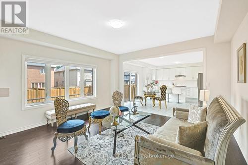 15 Douglas Kemp Crescent, Clarington (Bowmanville), ON - Indoor Photo Showing Living Room