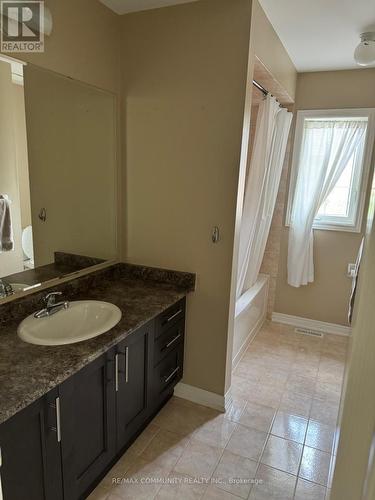 Main - 19 Lewis Honey Drive, Aurora, ON - Indoor Photo Showing Bathroom