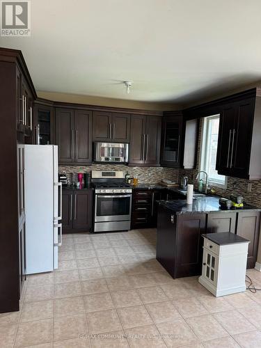 Main - 19 Lewis Honey Drive, Aurora, ON - Indoor Photo Showing Kitchen