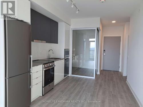 1204 - 1 Promenade Circle, Vaughan, ON - Indoor Photo Showing Kitchen