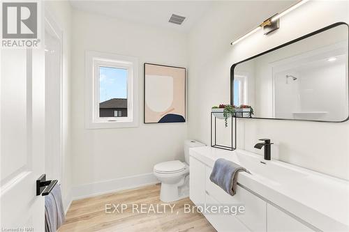 39 Alicia Crescent, Niagara Falls, ON - Indoor Photo Showing Bathroom