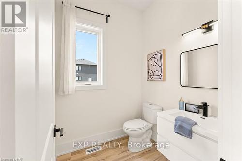 39 Alicia Crescent, Niagara Falls, ON - Indoor Photo Showing Bathroom