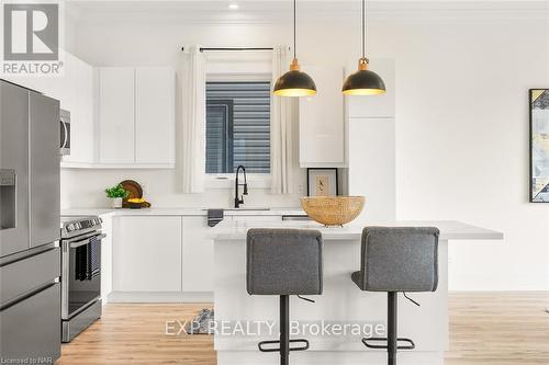 39 Alicia Crescent, Niagara Falls, ON - Indoor Photo Showing Kitchen