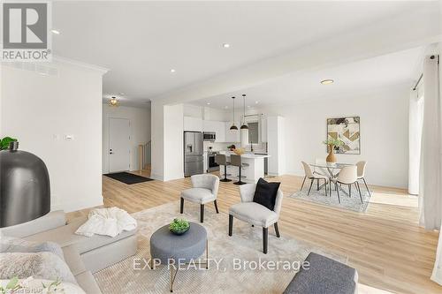 39 Alicia Crescent, Niagara Falls, ON - Indoor Photo Showing Living Room