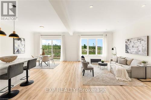 39 Alicia Crescent, Niagara Falls, ON - Indoor Photo Showing Living Room