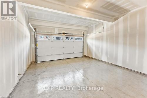 39 Alicia Crescent, Niagara Falls, ON - Indoor Photo Showing Garage