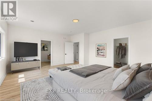 39 Alicia Crescent, Niagara Falls, ON - Indoor Photo Showing Bedroom