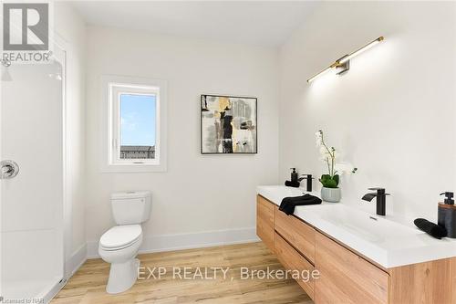 39 Alicia Crescent, Niagara Falls, ON - Indoor Photo Showing Bathroom