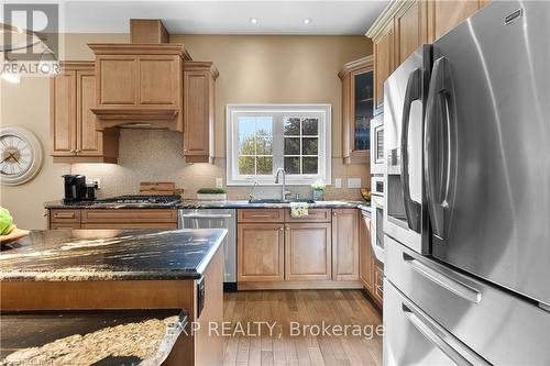 43 - 3232 Montrose Road, Niagara Falls, ON - Indoor Photo Showing Kitchen With Upgraded Kitchen