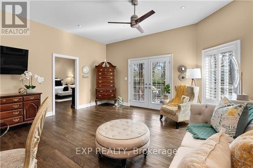 43 - 3232 Montrose Road, Niagara Falls, ON - Indoor Photo Showing Living Room