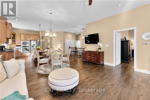 43 - 3232 Montrose Road, Niagara Falls, ON - Indoor Photo Showing Living Room