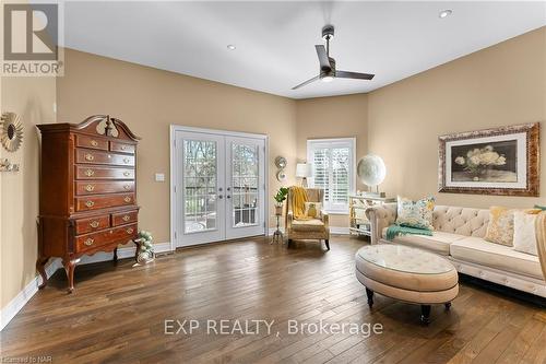 43 - 3232 Montrose Road, Niagara Falls, ON - Indoor Photo Showing Living Room