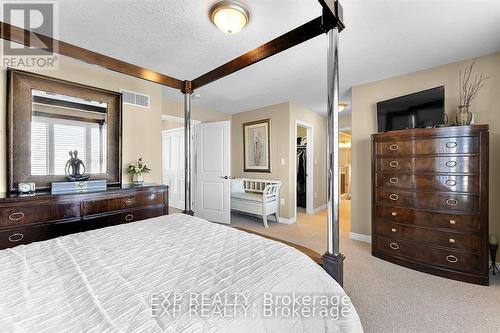 4776 Victor Drive, Niagara Falls, ON - Indoor Photo Showing Bedroom