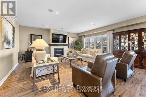 4776 Victor Drive, Niagara Falls, ON - Indoor Photo Showing Living Room With Fireplace