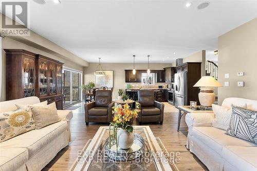 4776 Victor Drive, Niagara Falls, ON - Indoor Photo Showing Living Room