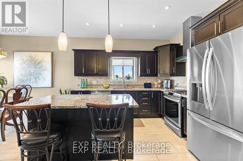 4776 Victor Drive, Niagara Falls, ON - Indoor Photo Showing Kitchen With Upgraded Kitchen