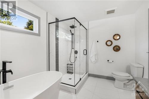 336 Limoges Road, Limoges, ON - Indoor Photo Showing Bathroom