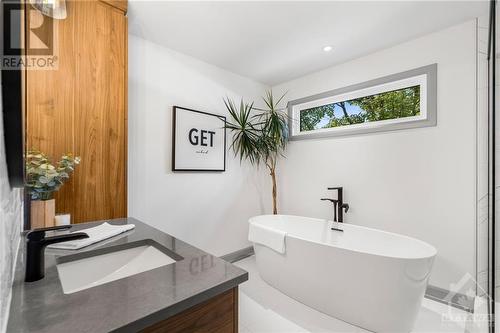 336 Limoges Road, Limoges, ON - Indoor Photo Showing Bathroom