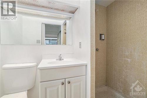 500 Laurier Avenue Unit#903, Ottawa, ON - Indoor Photo Showing Bathroom